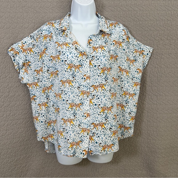 Jane and Delancey Tops - Jane and Delancey Short Sleeve Camp Shirt - White Multi Leopard Print Size XL
